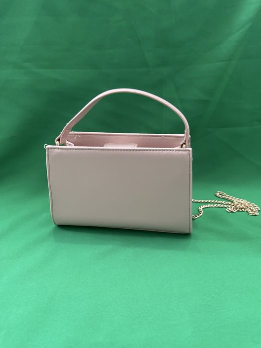 Сумку женскую Guess оригинал продам