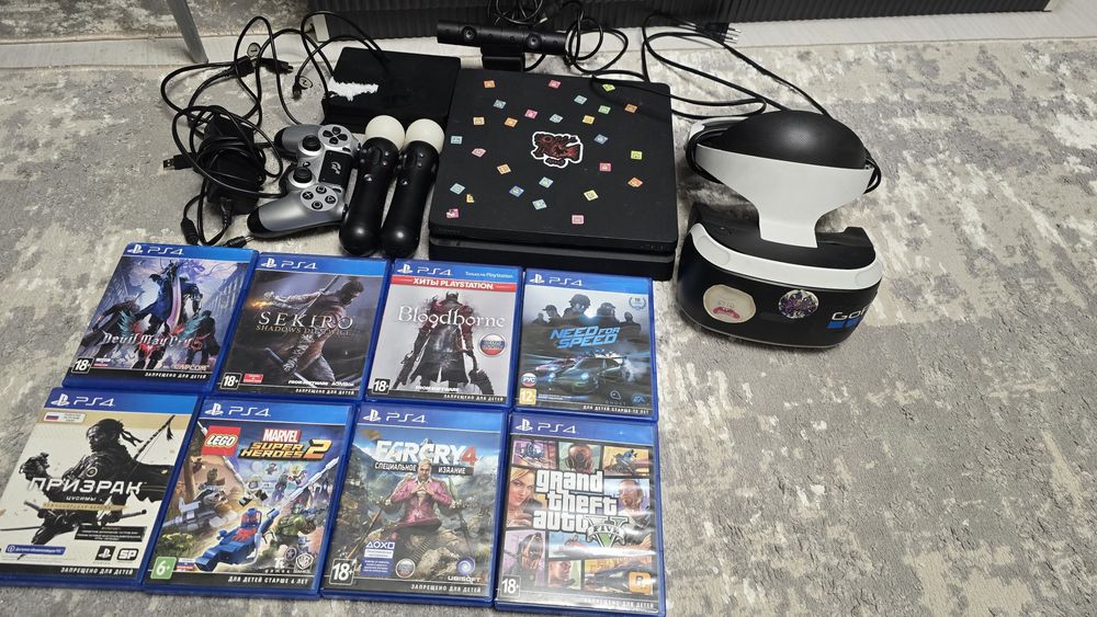 PlayStation4, PS VR, 8 игр, джойстик и два контролера