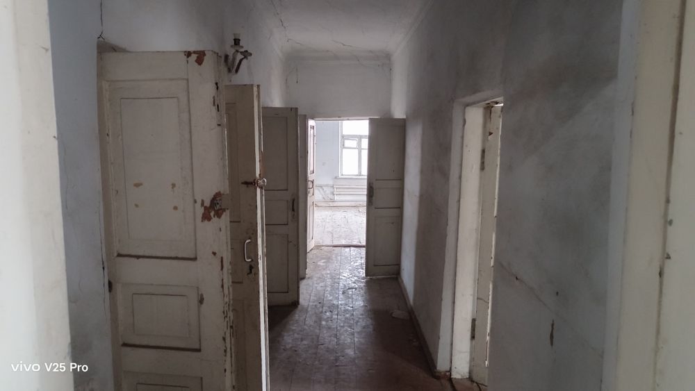 Nurafshonda uy sotiladi 10 sotix 6 xona