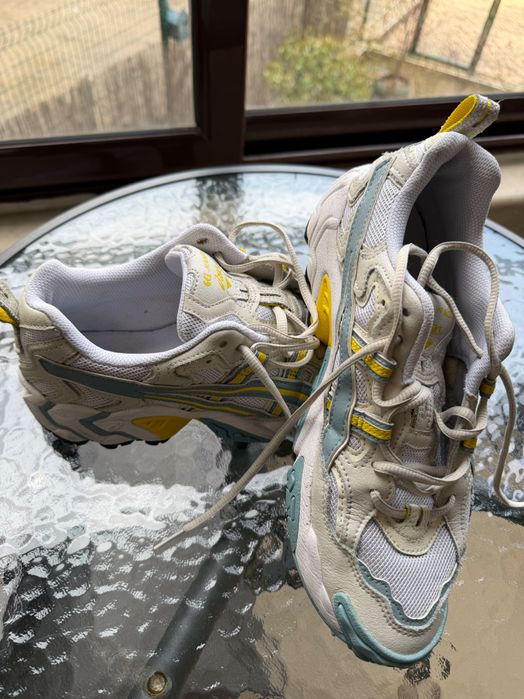 Маратонки Asics 42