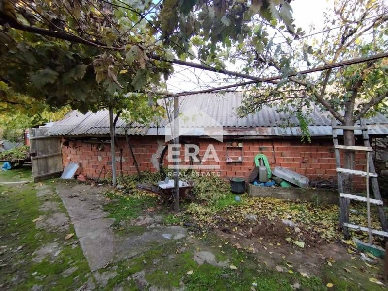 Просторна къща в село Малък извор