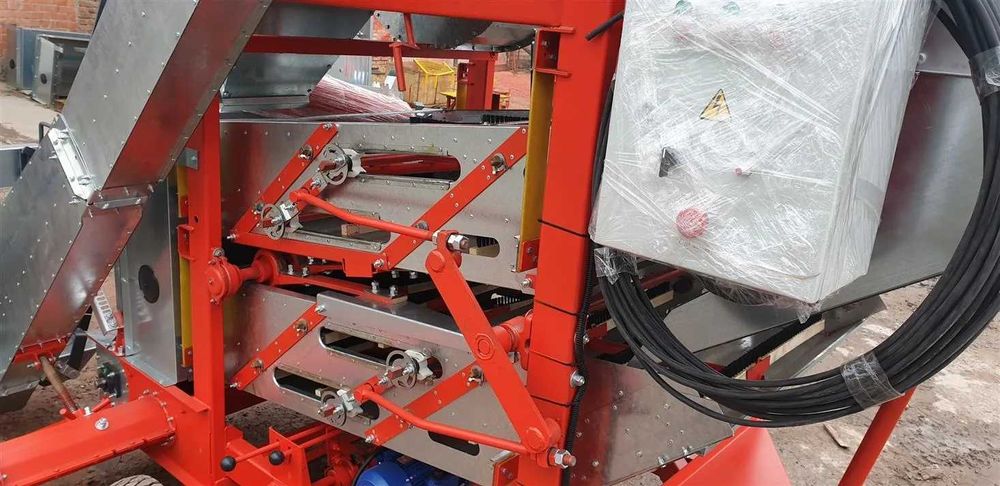 ОВС-25 Очиститель вороха самопередвижной.