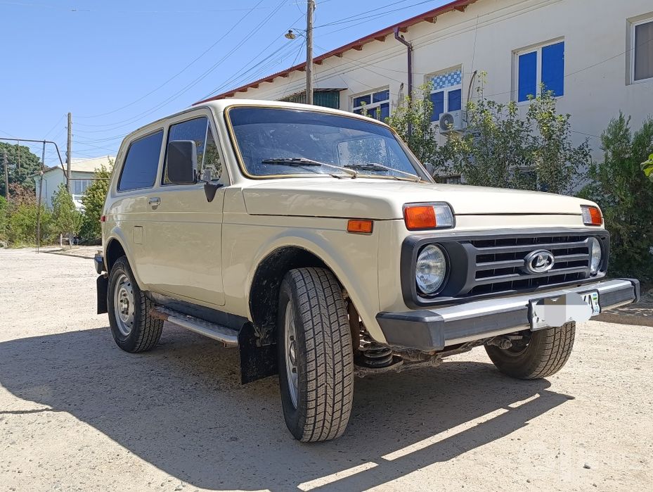 Niva 4x4 sotiladi