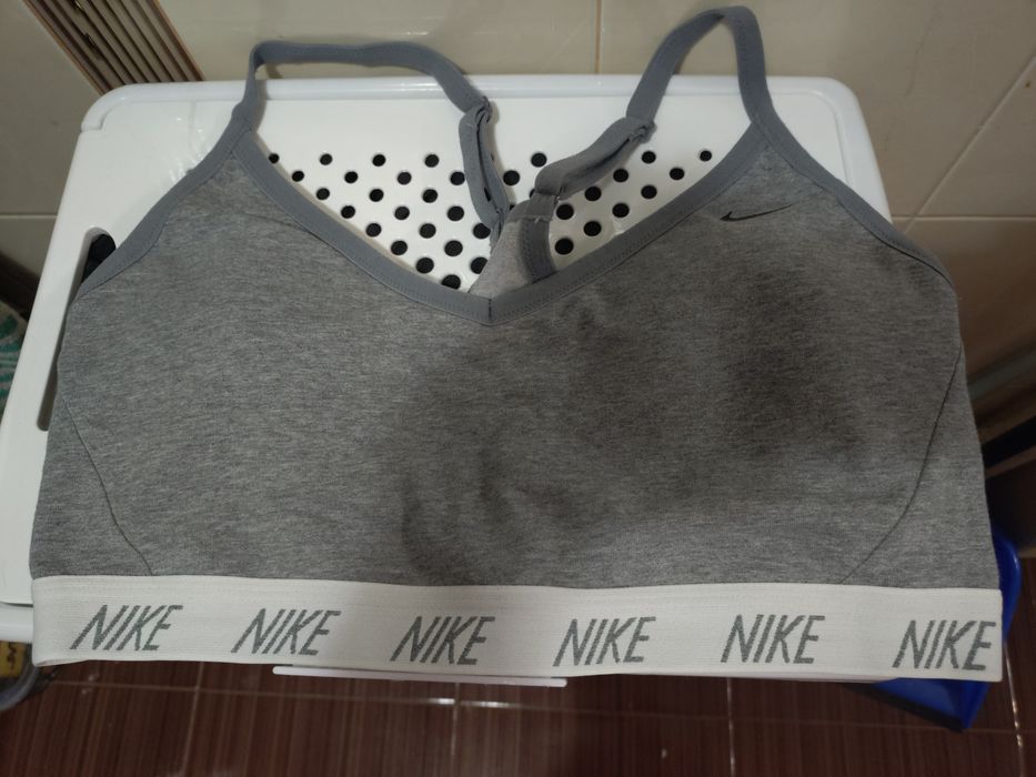 Спортни бюстиета Nike , under armour