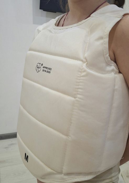 Продам нагрудник для тэйквандо и каратэ