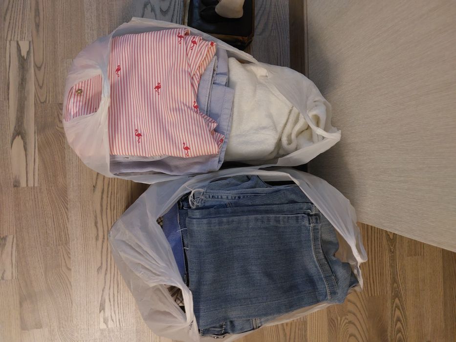 Продам 2 больших пакета одежды для девочки