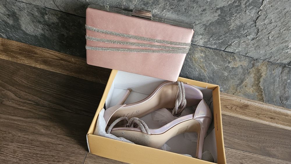 Удобни и красива сандали на ток