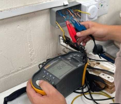 Electrician instalatii electrice si interventii