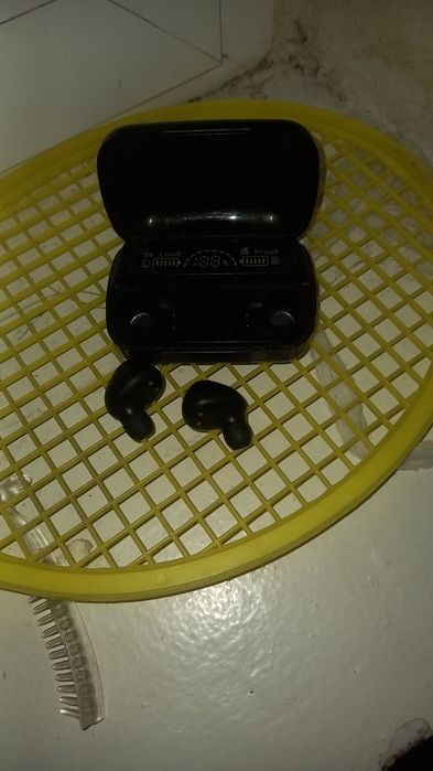 Simsiz quloqchin  holtai yaxshi ishaltigan lekin ovozi yaxshi