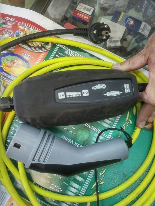 Зарядни устройства и кабели за електромобили