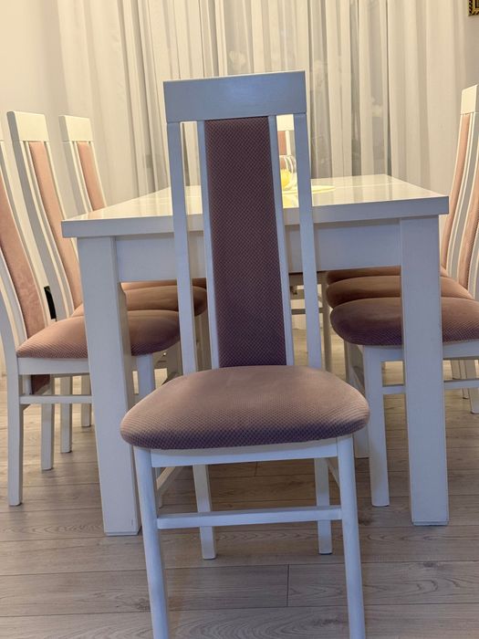Vând masă extensibilă 12 persoane și 8 scaune