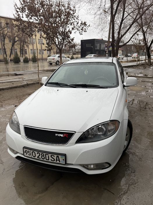 Jentra moshinasi sotiladi