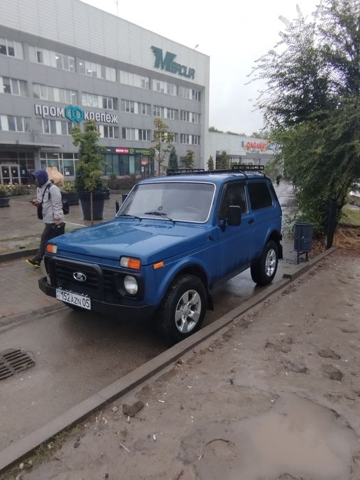 Машина нива 2002 года