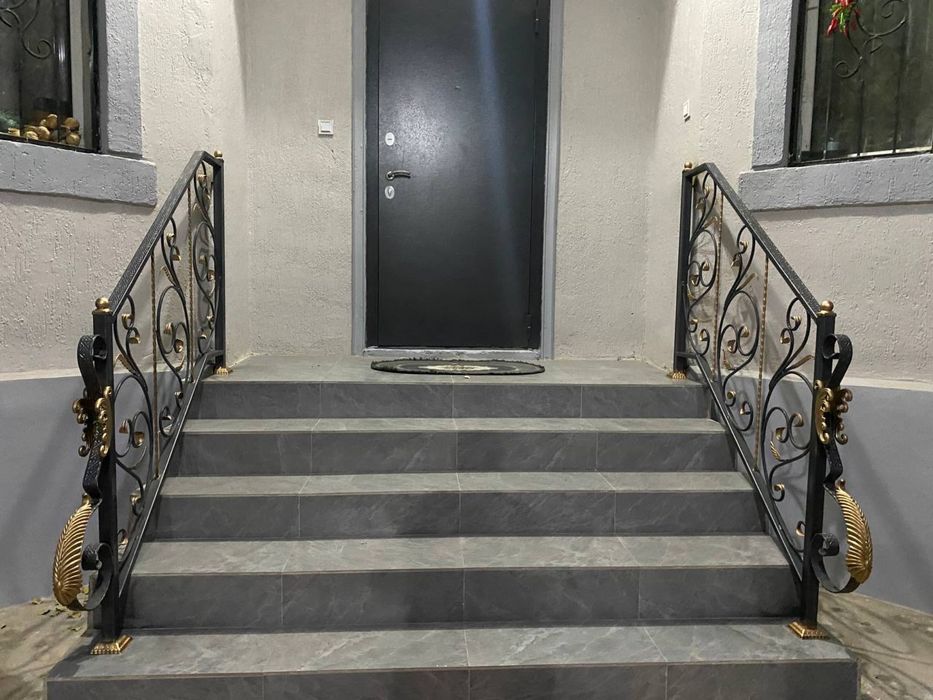 Перила кованые и в стиле лофт на лестницы