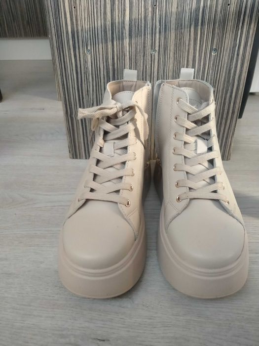 Дамски кожени боти