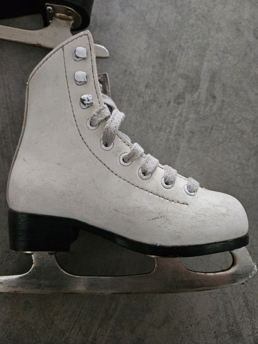 Продам детские коньки Graf.