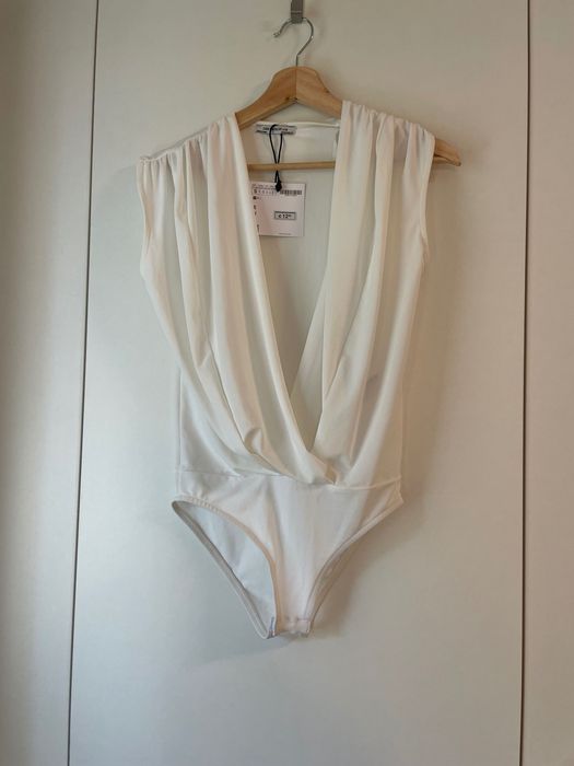 Бяло боди тип “Прегърни ме” Zara