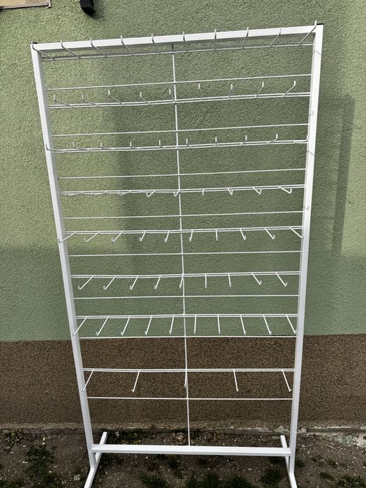 Стелажи за мартеници