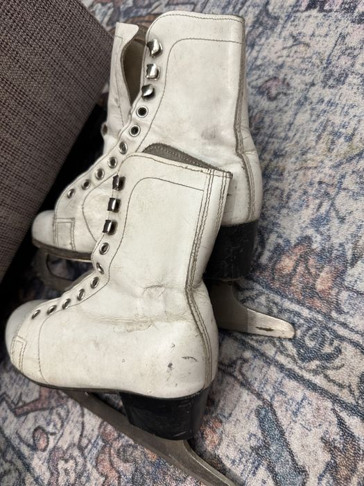 Фигурные коньки, 34 размер (21 см).