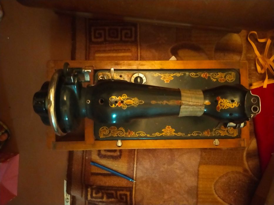 Продам советскую швейную машину