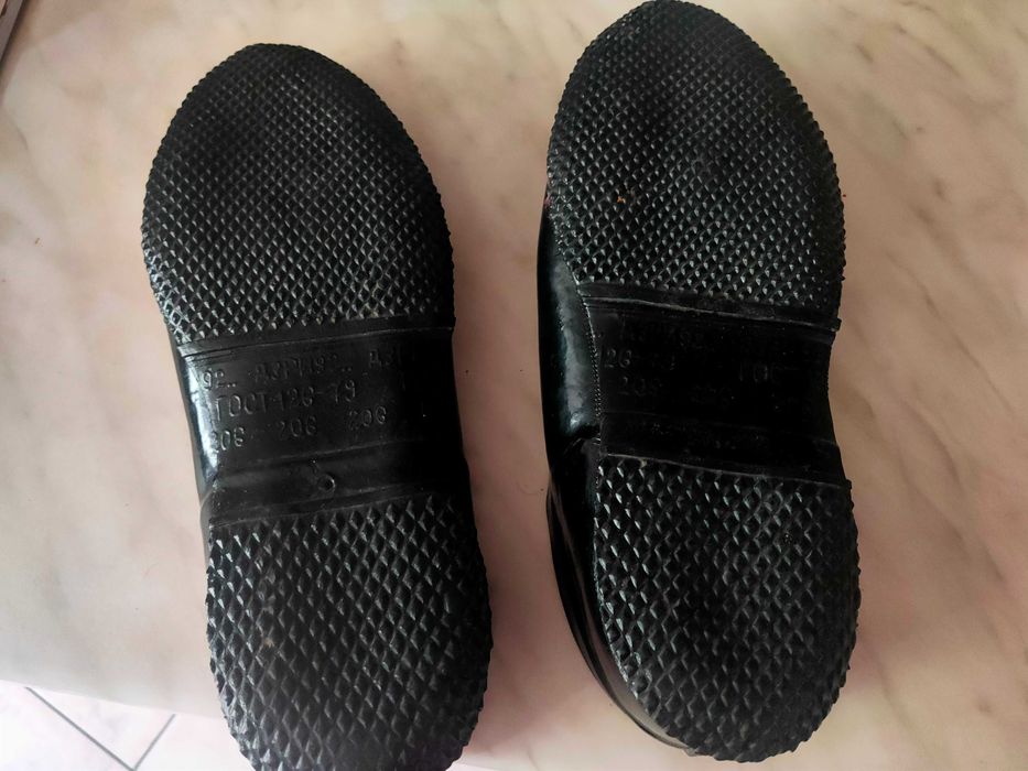 Продам галоши новые