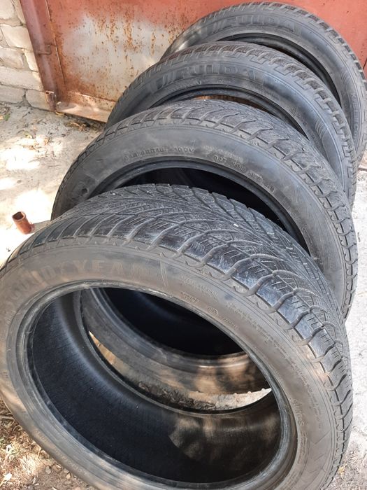 Продам шины 245/45/18 фильда