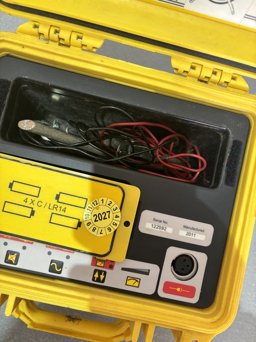 Detector utilitati leica digicat 100 canalizare cabluri electrice conducte apa gaz fibra optica