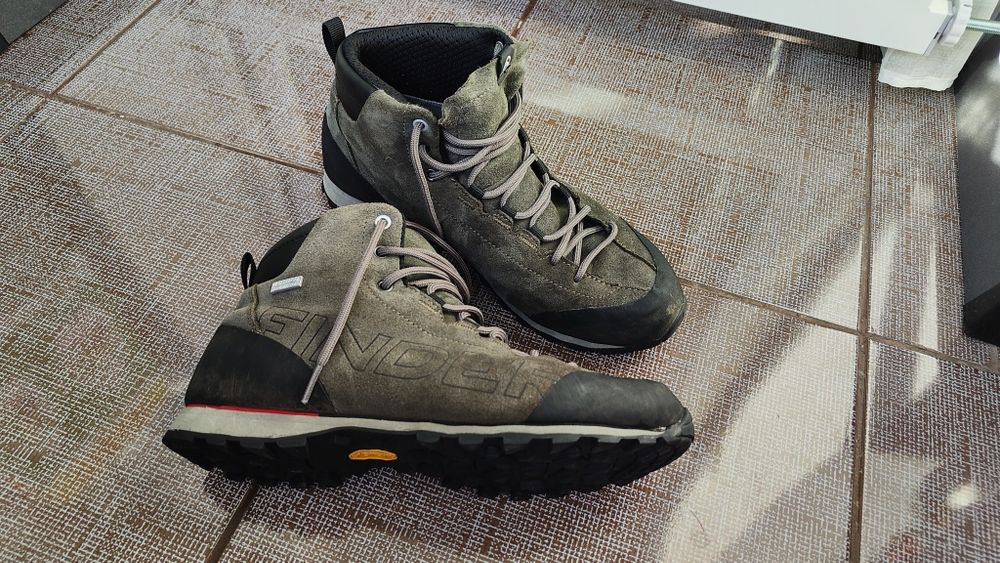 Ghete drumeție NORTHFINDER Mid-Low, Vibram Megagrip, Piele Nubuk mărime 41
