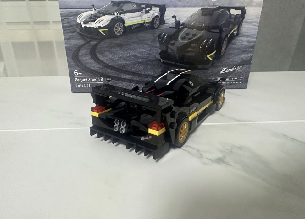 Лего машинка Pagani Zonda R