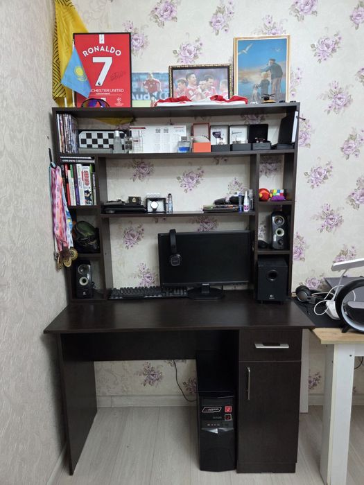 Продаётся стол для учёбы или компютера
