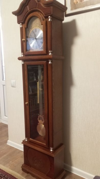 Напольные кварцевые часы