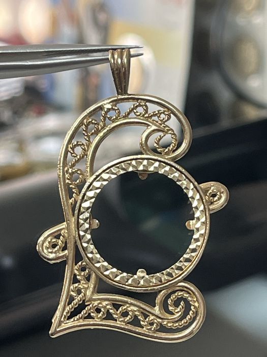 Златен обков 9 карата за монети с диаметър 22мм АНГЛИЯ