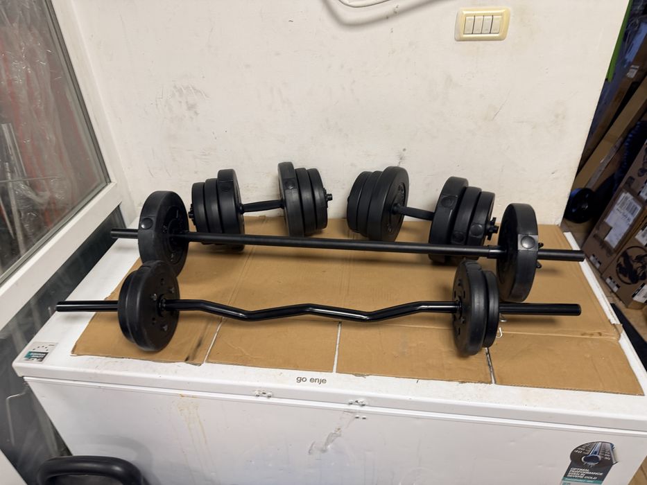 Pachet sala, Gantere+haltera+bara Z ez Greutate totala 60 kg. Pret 550 lei