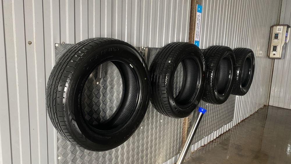 Продам шины на 18