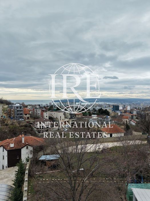 Парцел в Варна-м-т Сотира площ 1034 цена 150000