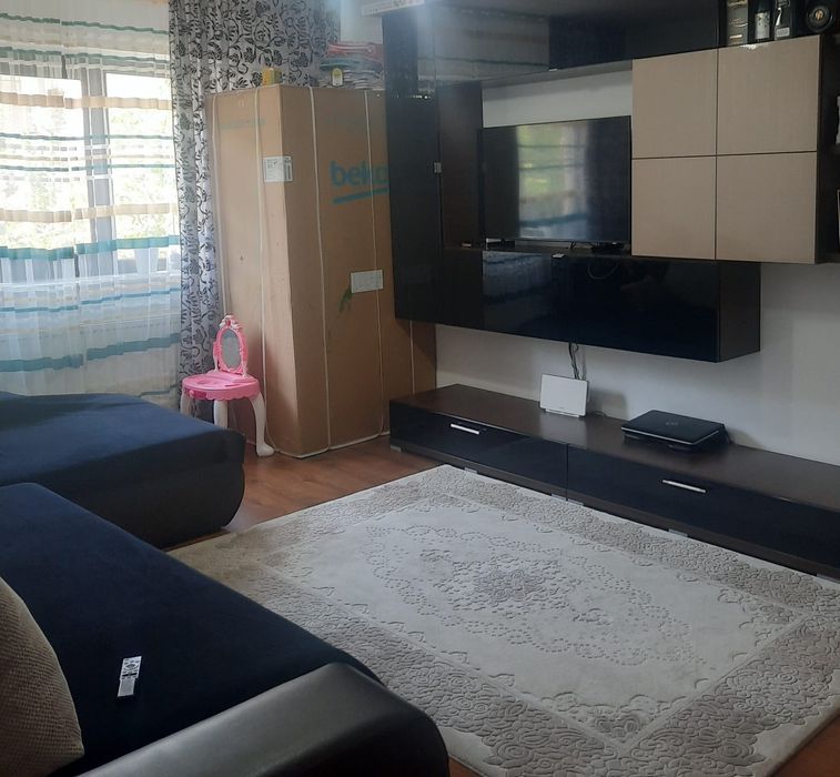 Închiriez apartament 1 mai