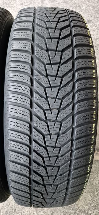 2 anvelope iarna Hankook 235/65/18,dot 2021.Pretul este pe bucata