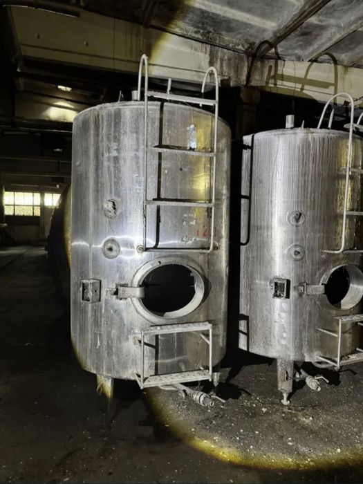 ЁМКОСТЬ из нержавеющий сталли.