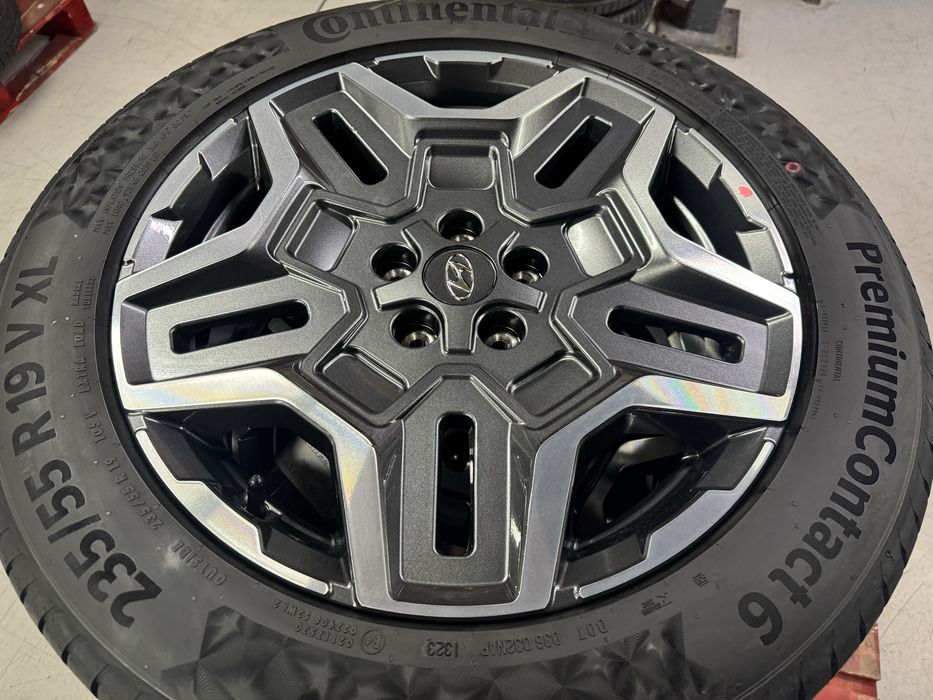 Jante Hyundai Santa Fe R19 Originale Continental de vara 99% 45/2023