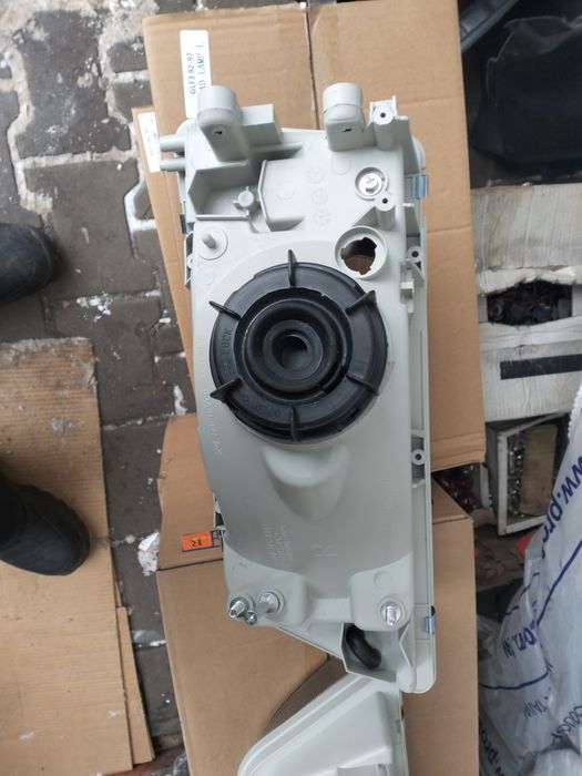 Фара Ниссан А-32 максима