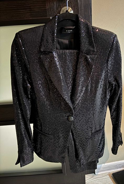 Екстравагантен дамски сет- сако и панталон с блестящ ефект