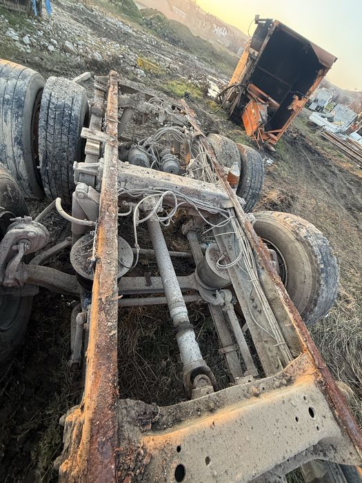 Камион мерцедес 2222 на части