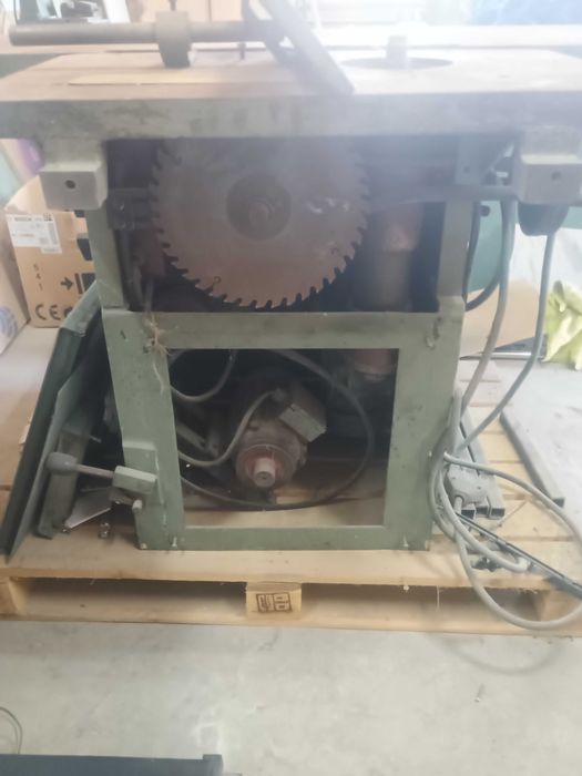 Дърводелска пет операционна машина