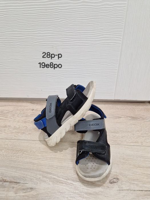 Сандали, маратонки в запазено състояние