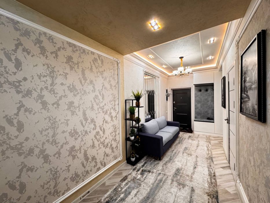 2 xonali kvartira sotiladi. 1 - qavatda. Vokzal Qizil domda