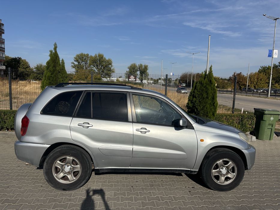 Toyota RAV 4 джип