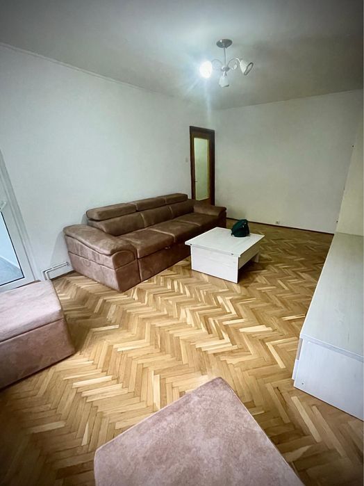 Inchiriez apartament 3 camere