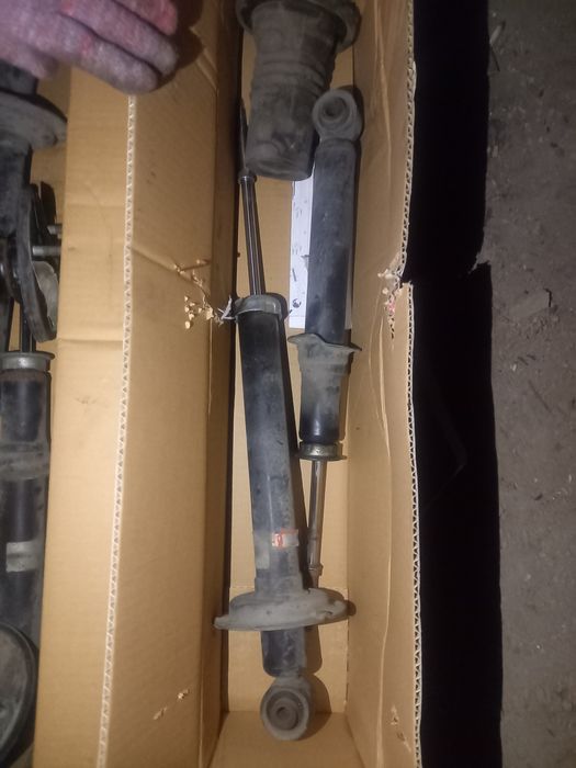 Амортизатор на лексус