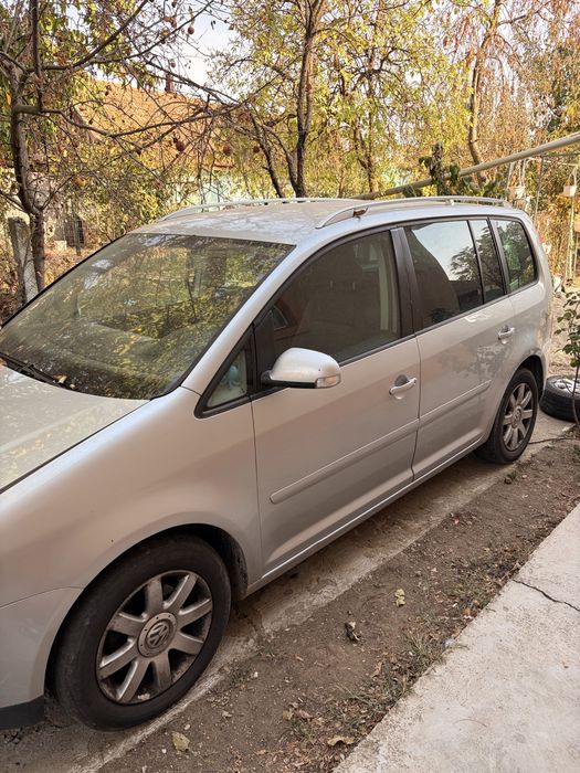 VOLKSWAGEN Touran 2004 — imagine 3