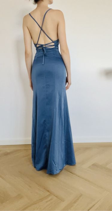 Rochie cu spatele gol pe corset